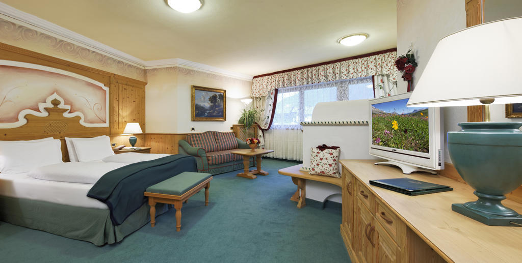 Hotel Sassongher كورفارا إنْ بادِيا المظهر الخارجي الصورة